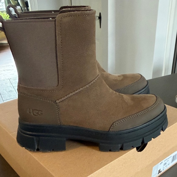 UGG Women's Dark Brown Winter Boots - Picture 5 of 7